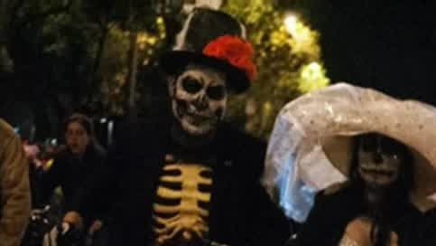 Realizan rodada nocturna del Día de muertos en CdMx