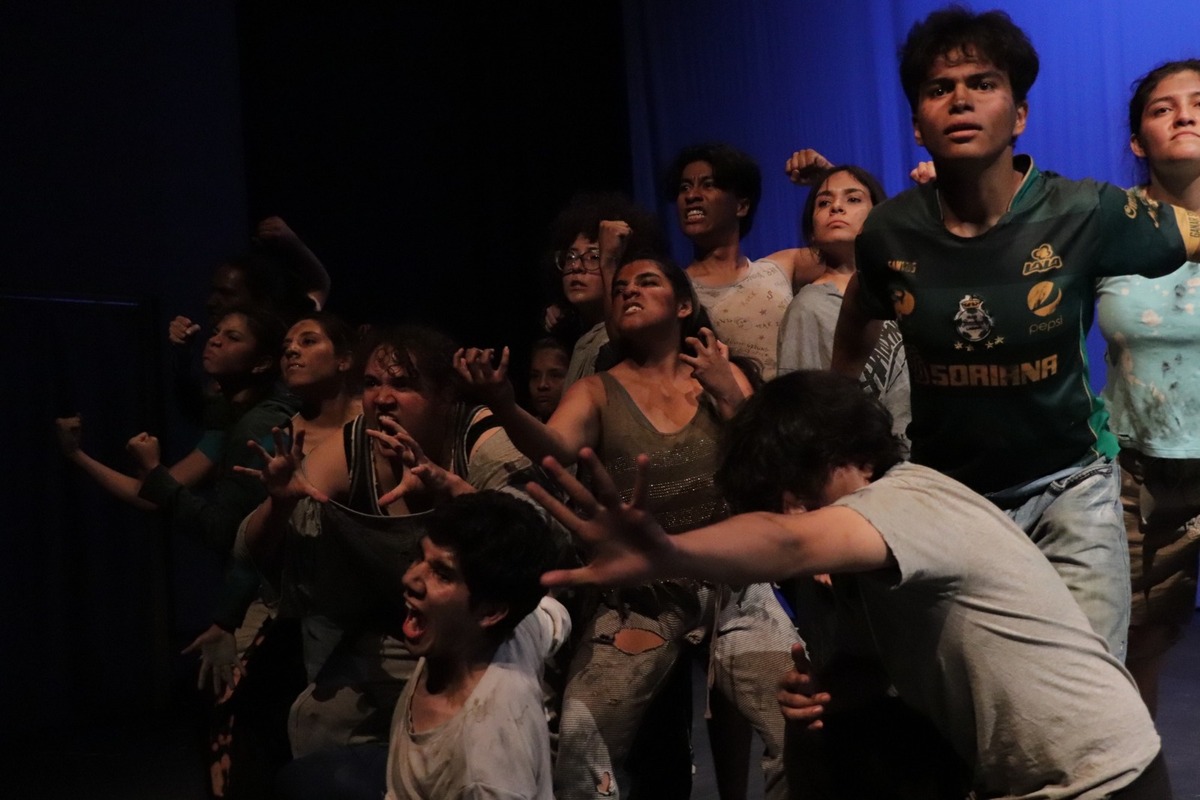 Siete' cuenta con la coreografía de Rogelio Arrañaga y participan 17 actores en escena, todos alumnos del séptimo semestre.| Cortesía