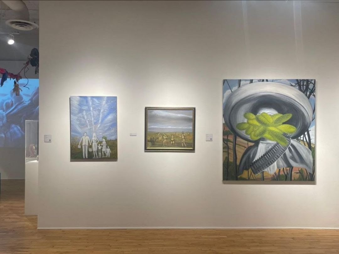 Sus piezas juegan con los elementos surrealistas, el expresionismo y el arte pop, así como con imágenes de la cultura popular. (Foto: Especial)