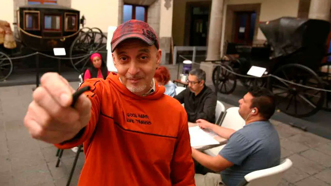 Pinto Jorge Luna imparte clase en el Museo de la Ciudad de México