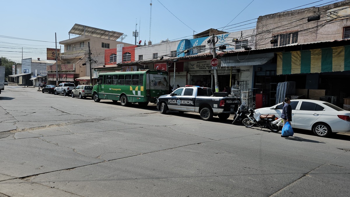 El camión hacia su recorrido normal en la colonia Las Juntas. (juan Carlos Munguía)
