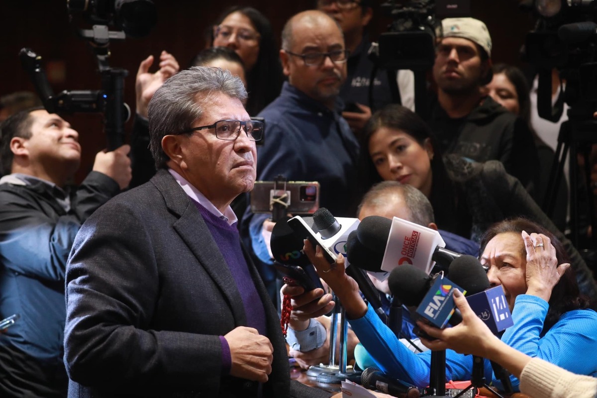 El coordinador parlamentario de Morena advirtió que podrían dejar a los ministros de la Corte sin haber de retiro. | Especial