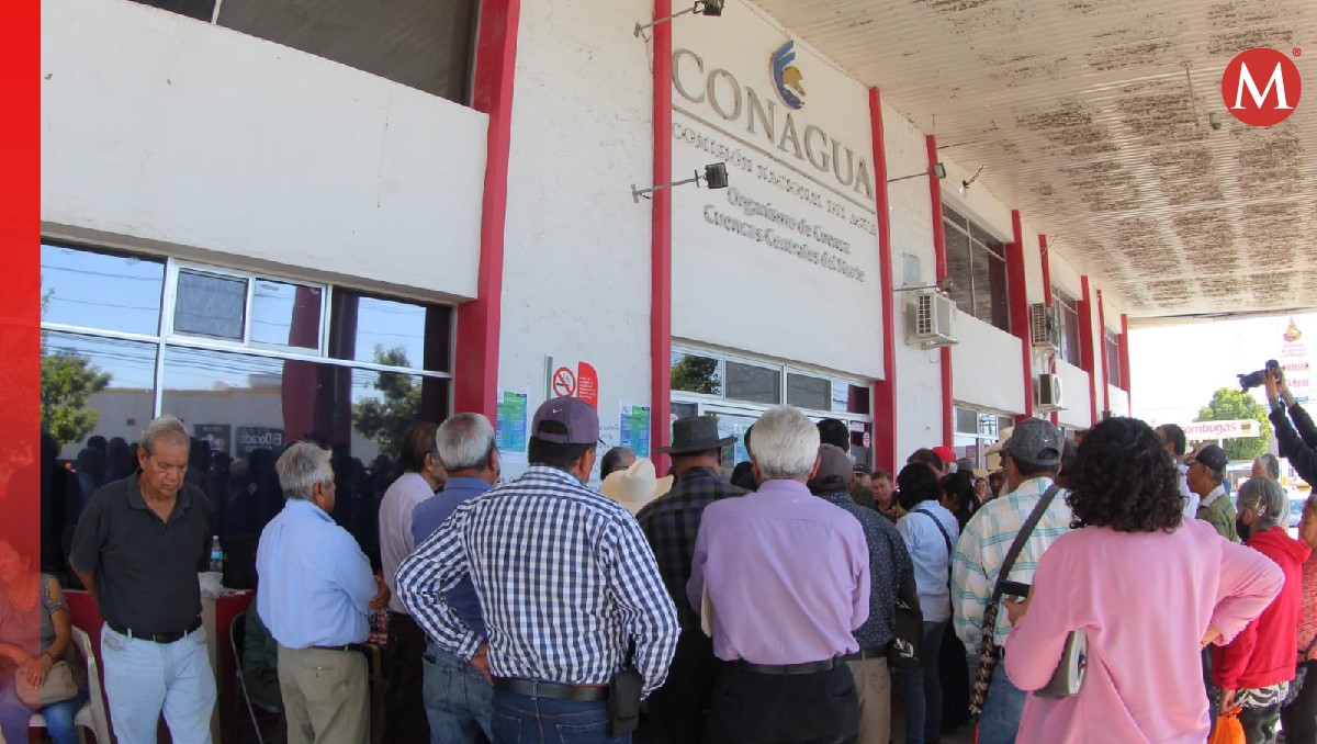 Líderes sociales y campesinos se manifestaron ante la Conagua  (Roberto Amaya)