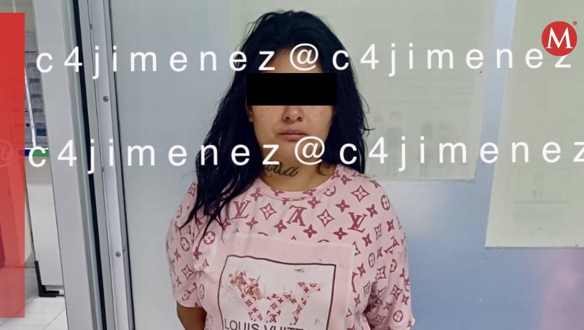 La mujer, identificada como madre del presunto sicario, fue detenida con un arma y mariguana (Especial)