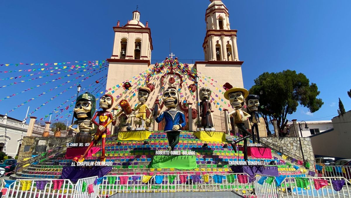 Los personajes fueron colocados en las escalinatas de la Parroquia Santiago Apóstol. Edgar Plata