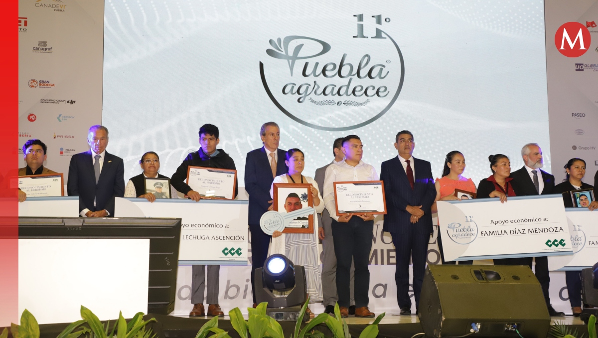 CCE Puebla honra a familias de seis policías que fallecieron este 2024 | EsImagen