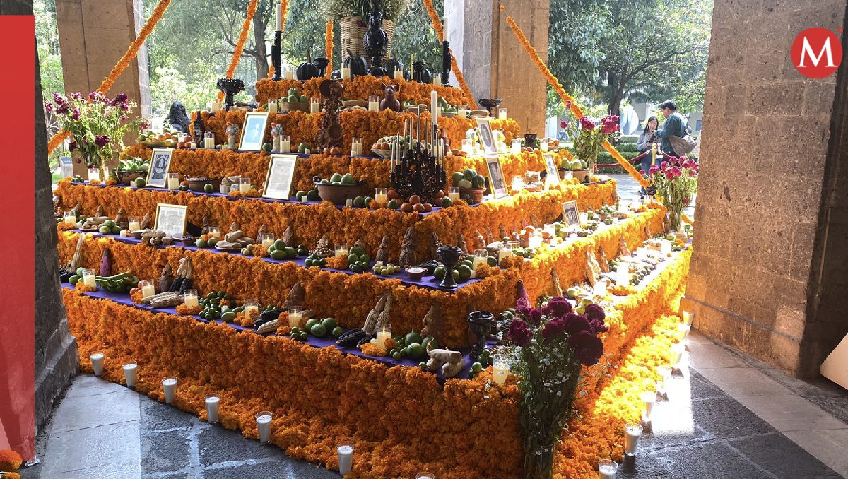La ofrenda por el Día de Muertos fue colocada en el Jardín Botánico en Palacio Nacional. | Gaspar Vela