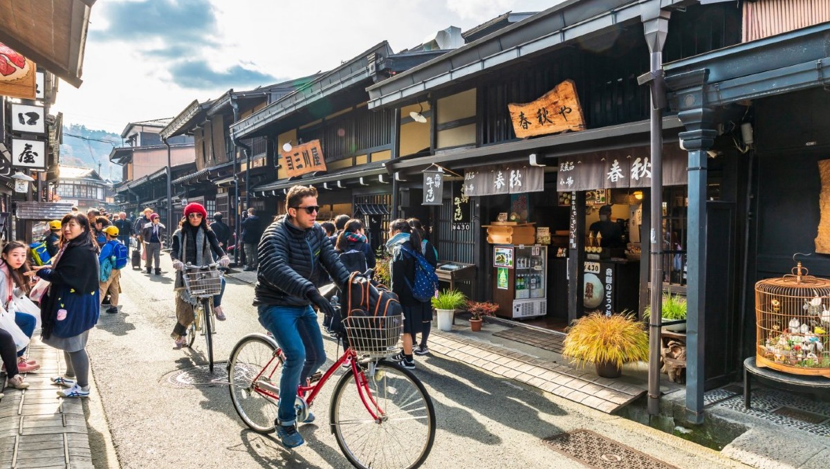 Nuevas penas de cárcel para ciclistas distraídos por el móvil en Japón | Especial