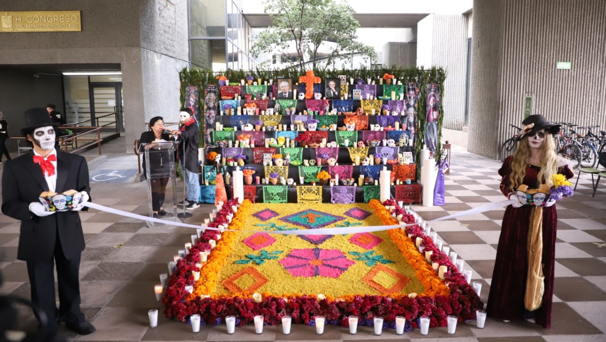 Altar de Muertos en Congreso de Nuevo León / Luis Guerra