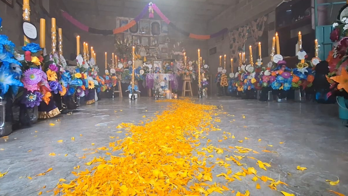 Pobladores de San Gabriel Chilac reciben a sus muertos con ritual | Apolonia Amayo