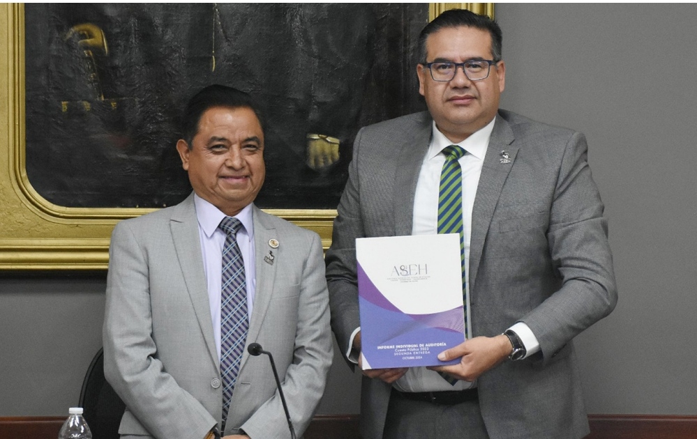 El presidente de la Junta de Gobierno del Congreso, Andrés Velázquez y el auditor estatal, Jorge Valverde Islas.