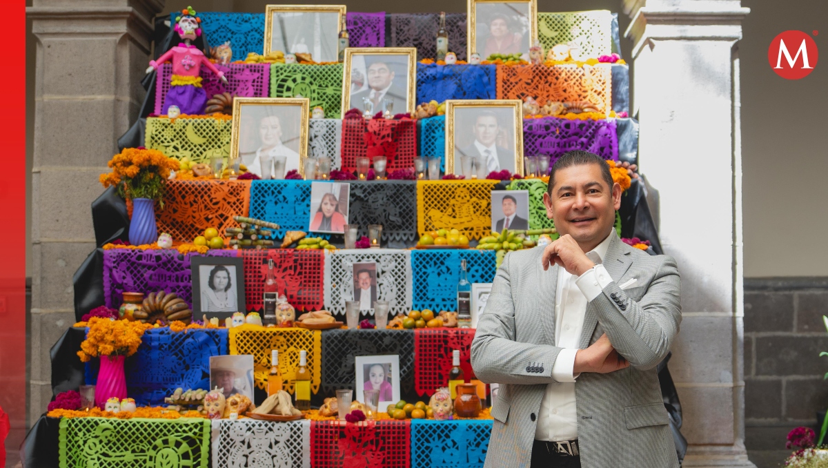 Armenta dedica ofrenda a Barbosa y a los Moreno Valle en Puebla | Especial