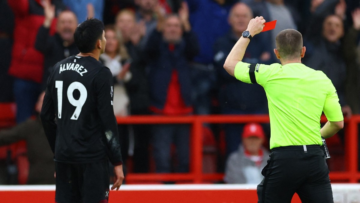 Edson Álvarez es expulsado en derrota del West Ham (Reuters)