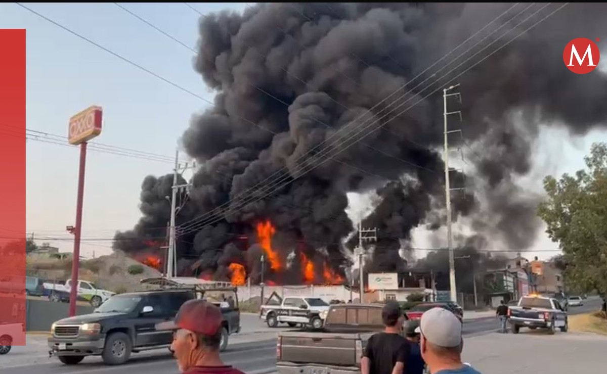 Se registra un aparatoso incendio en una fábrica de tapicería en Jalostotitlán (Especial)