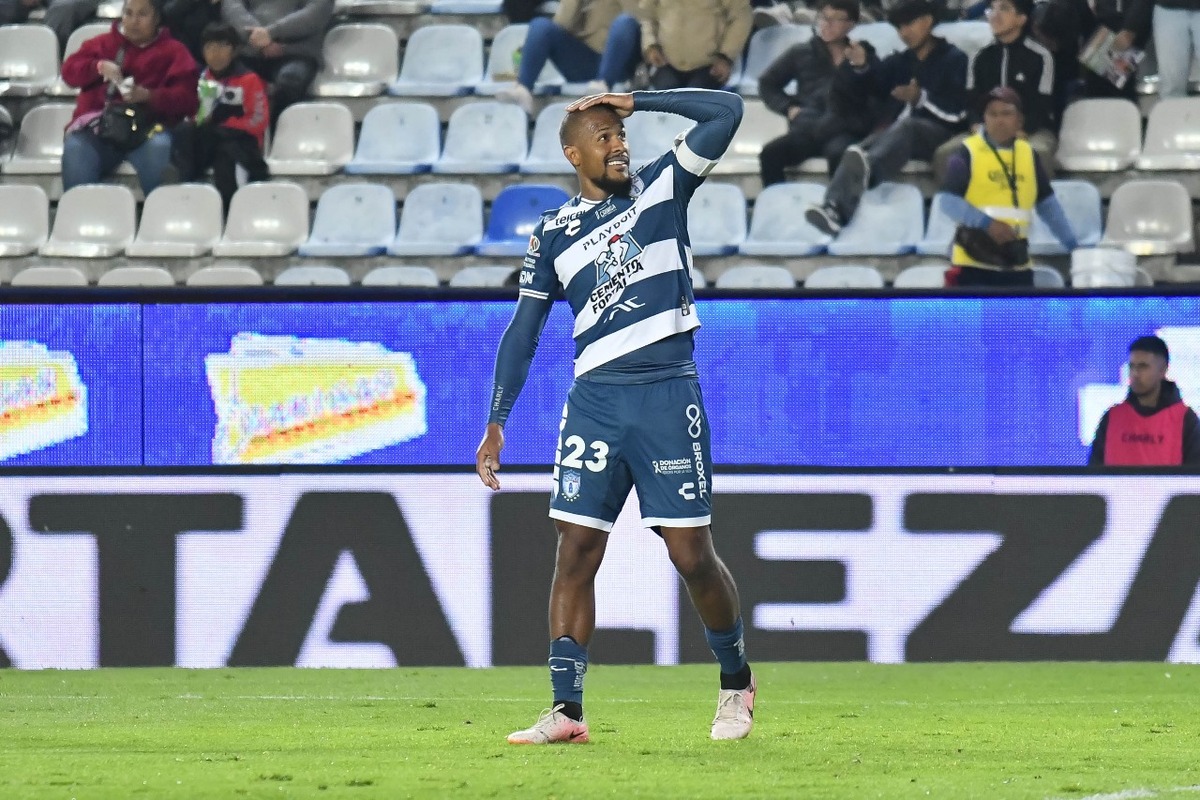 Salomón Rondón se despachó con tres goles ante Necaxa. (Imago 7)