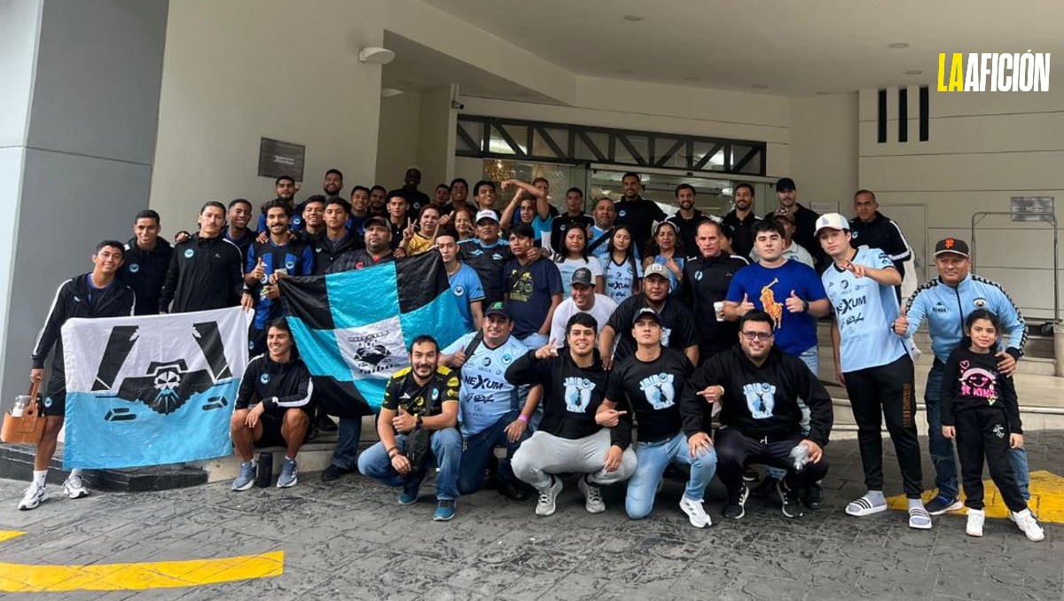 Aficionados de la Jaiba Brava visitaron a los jugadores en su hotel de concentración.