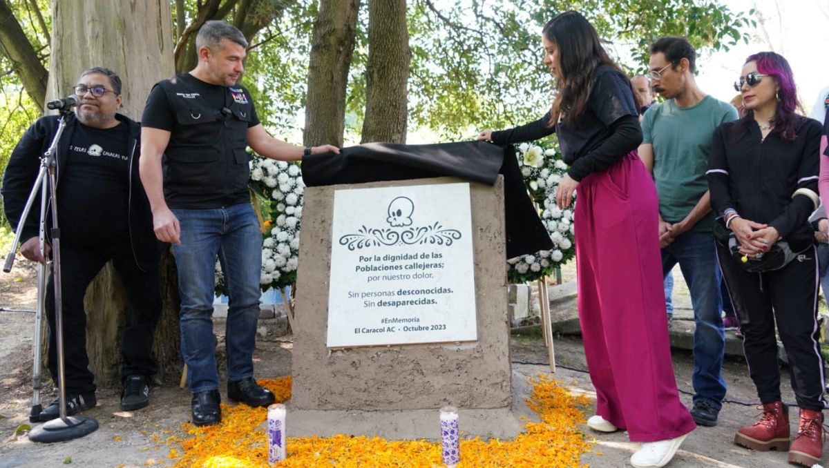 El alcalde de MH encabezó la instalación de una Ofrenda en homenaje a las personas desconocidas que reposan en la fosa común. | Especial