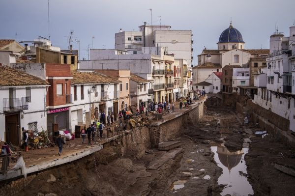 Al cierre de esta edición, el fenómeno meteorológico ocurrido en Valencia, España, la semana pasada había dejado 214 personas fallecidas. AP