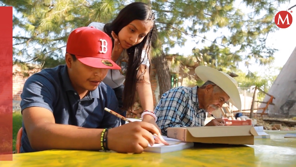 El organismo ayuda a las personas mayores de 15 años a terminar su educación básica. | Especial