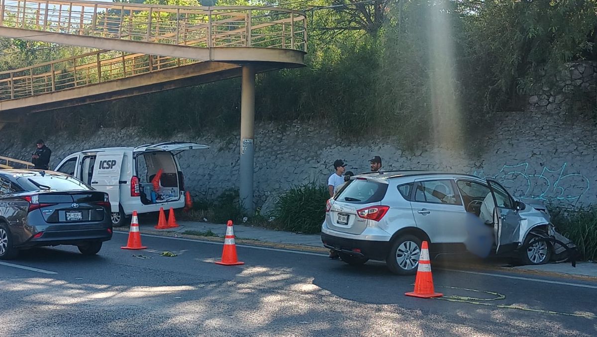 Tras al accidente quedaron obstaculizados al menos cinco carriles de los seis en ambos sentidos la vialidad / Israel Santacruz