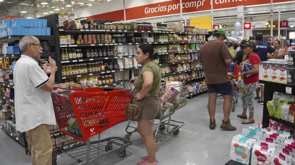 Aumenta el consumo privado un 0.2% en México durante agosto: INEGI
