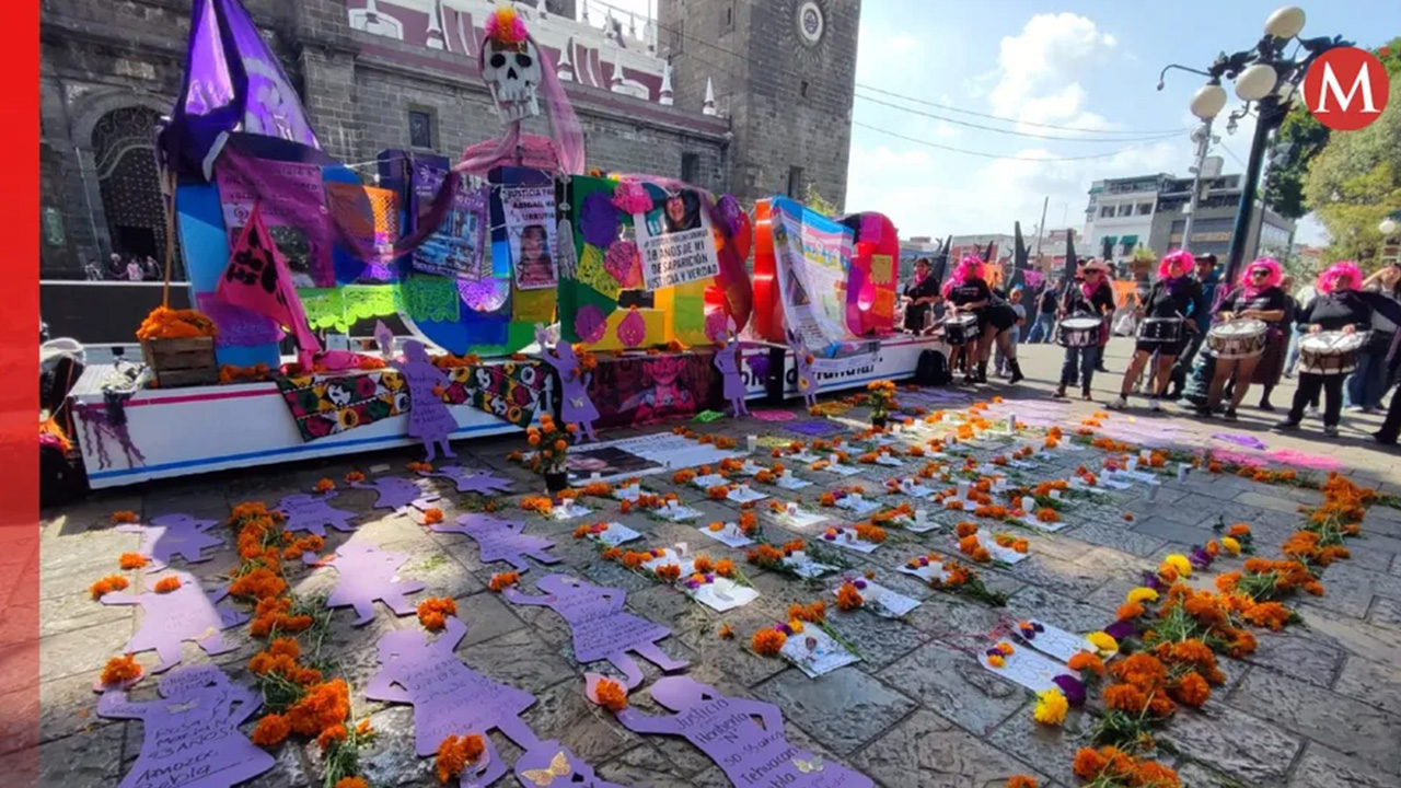 Familiares de víctimas de feminicidio realizan la "Marcha de las Putas" en Puebla