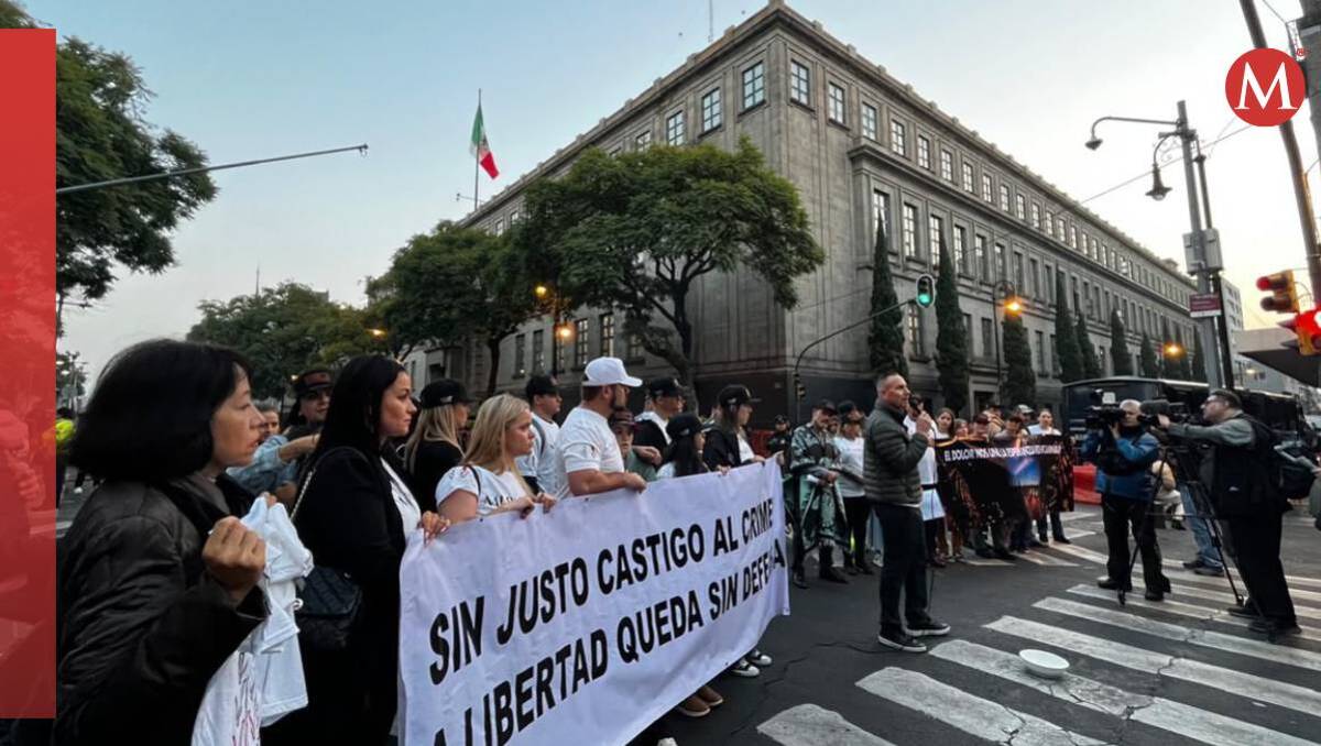 Integrantes de la familia LeBarón frente a la SCJN (Norma Ponce)