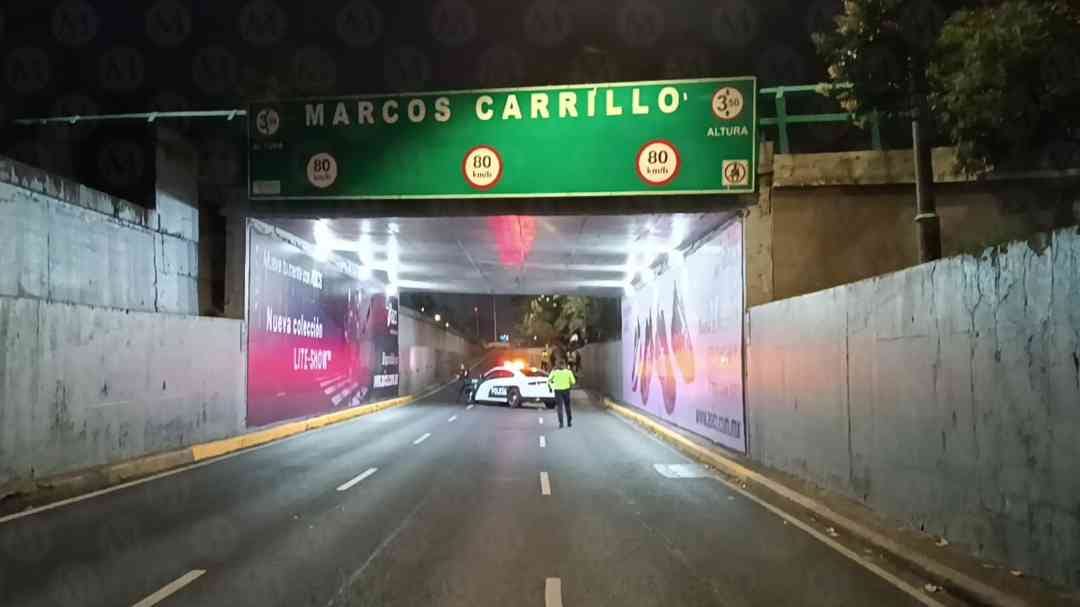 Los paramédicos encontraron muerto a la víctima.
