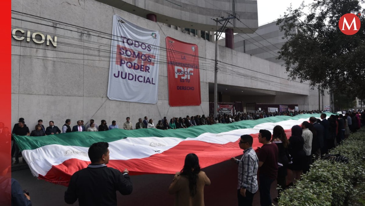 En el PJF de Edomex ondean bandera en señal de solidaridad con sus compañeros. Foto: (Tania Contreras)