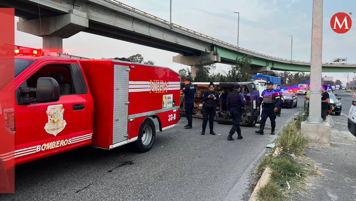 El conductor chocó contra el muro de contención en Ecatepec, dejando una persona lesionada. Especial