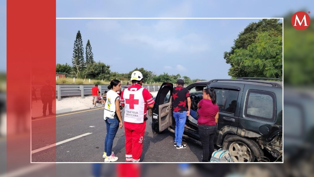La Guardia Nacional Carreteras informó el cierre parcial de la circulación derivado del accidente.
