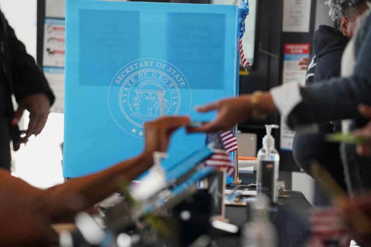 El hombre también fue acusado de hacer declaraciones falsas al FBI. | Reuters