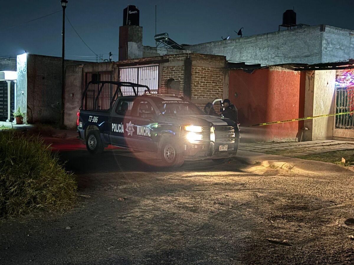La mujer fue hallada al interior de su domicilio en la  colonia La Perla. (Vicente Torres)