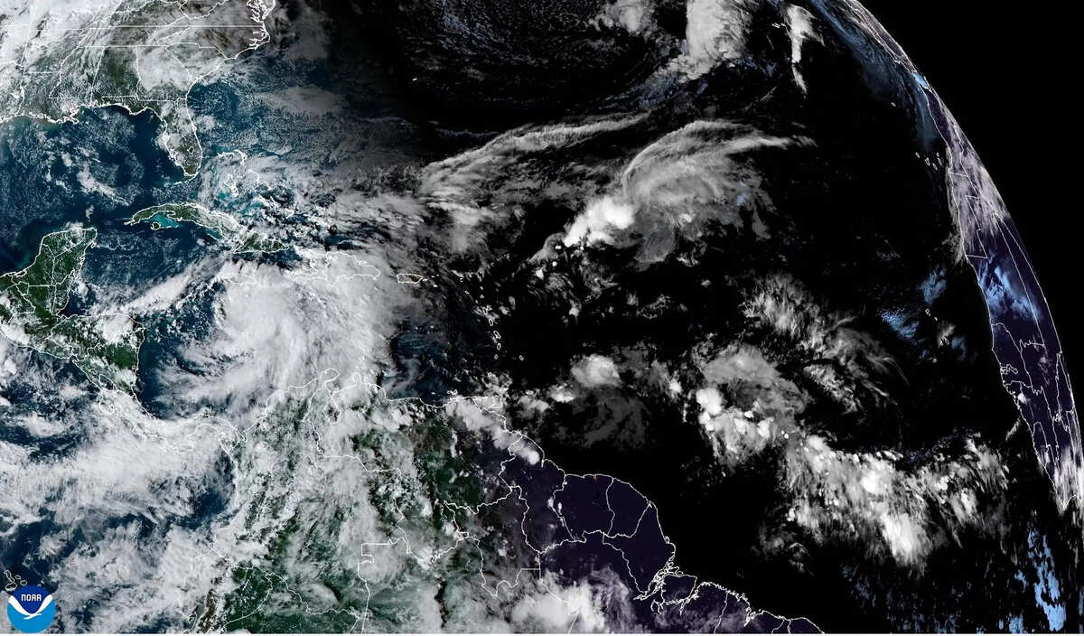 'Rafael' se intensifica hasta convertirse en huracán. | Foto: EFE