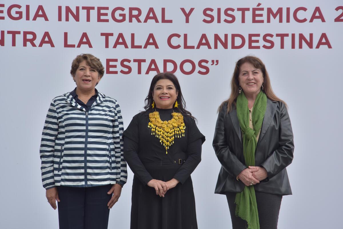 Clara Brugada, Delfina Gómez y Margarita González firmaron acuerdo contra la tala clandestina (foto: especial)