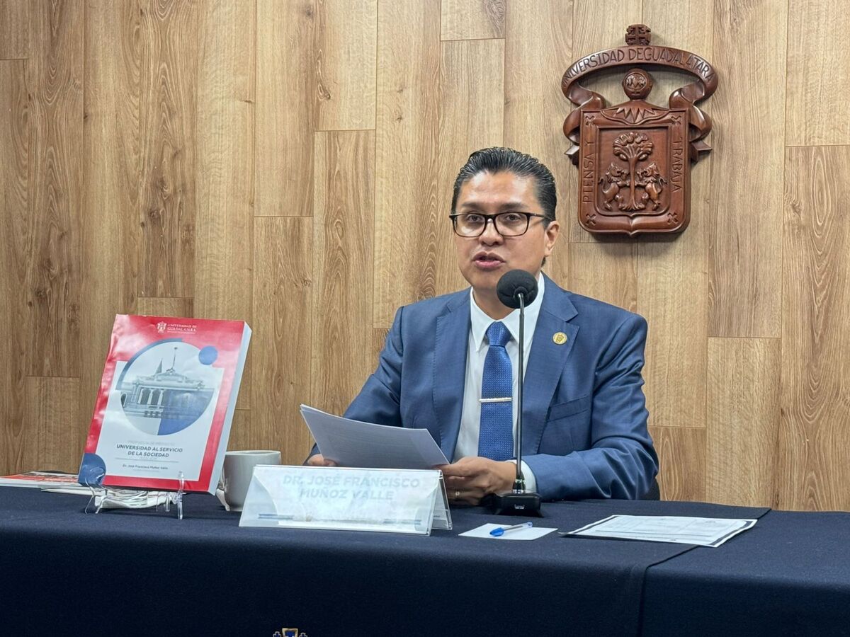 José Francisco Muñoz hizo oficial su registro como aspirante a la Rectoría de UdeG. (Pablo Núñez)