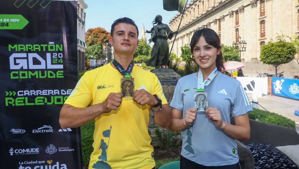 Presentan medalla y playera con esencia tapatía para el Maratón Guadalajara 2024 (Comude GDL)