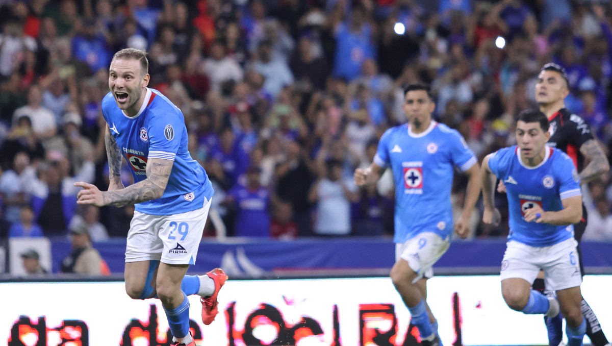 Así fue la polémica jugada que le dio la ventaja a Cruz Azul vs Atlas (Imago 7)