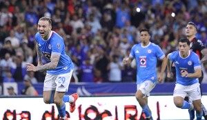 Así fue la polémica jugada que le dio la ventaja a Cruz Azul vs Atlas