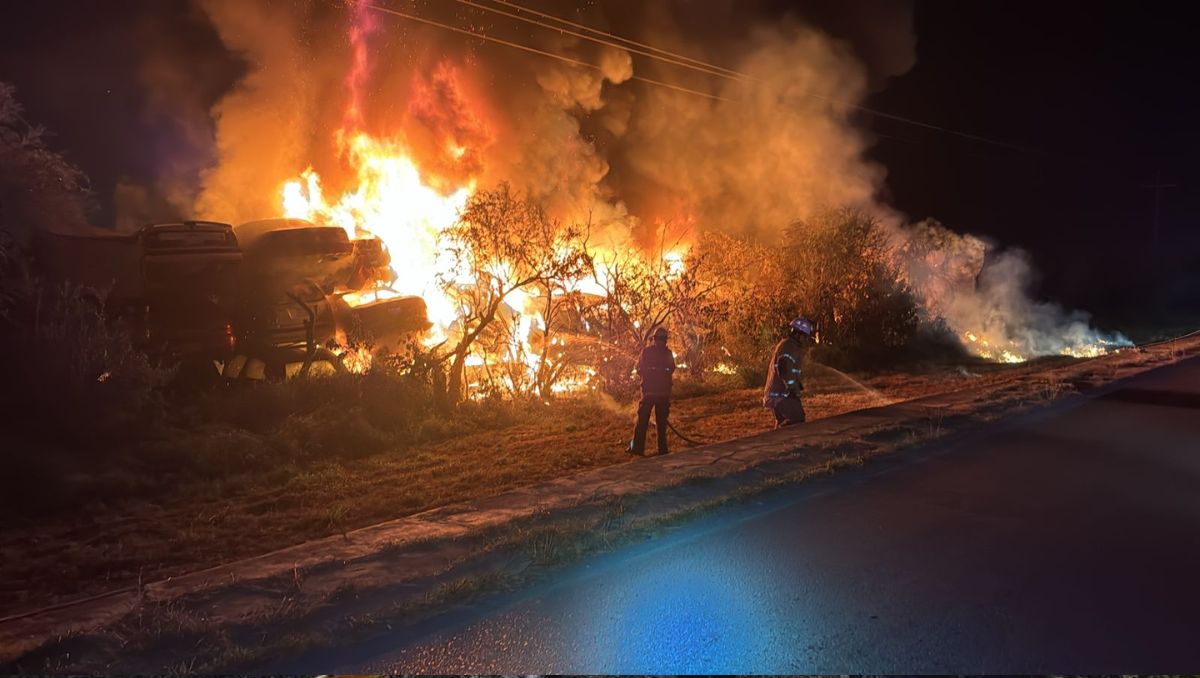 Protección Civil de Nuevo León y Bomberos acudieron a sofocar las llamas. Especial