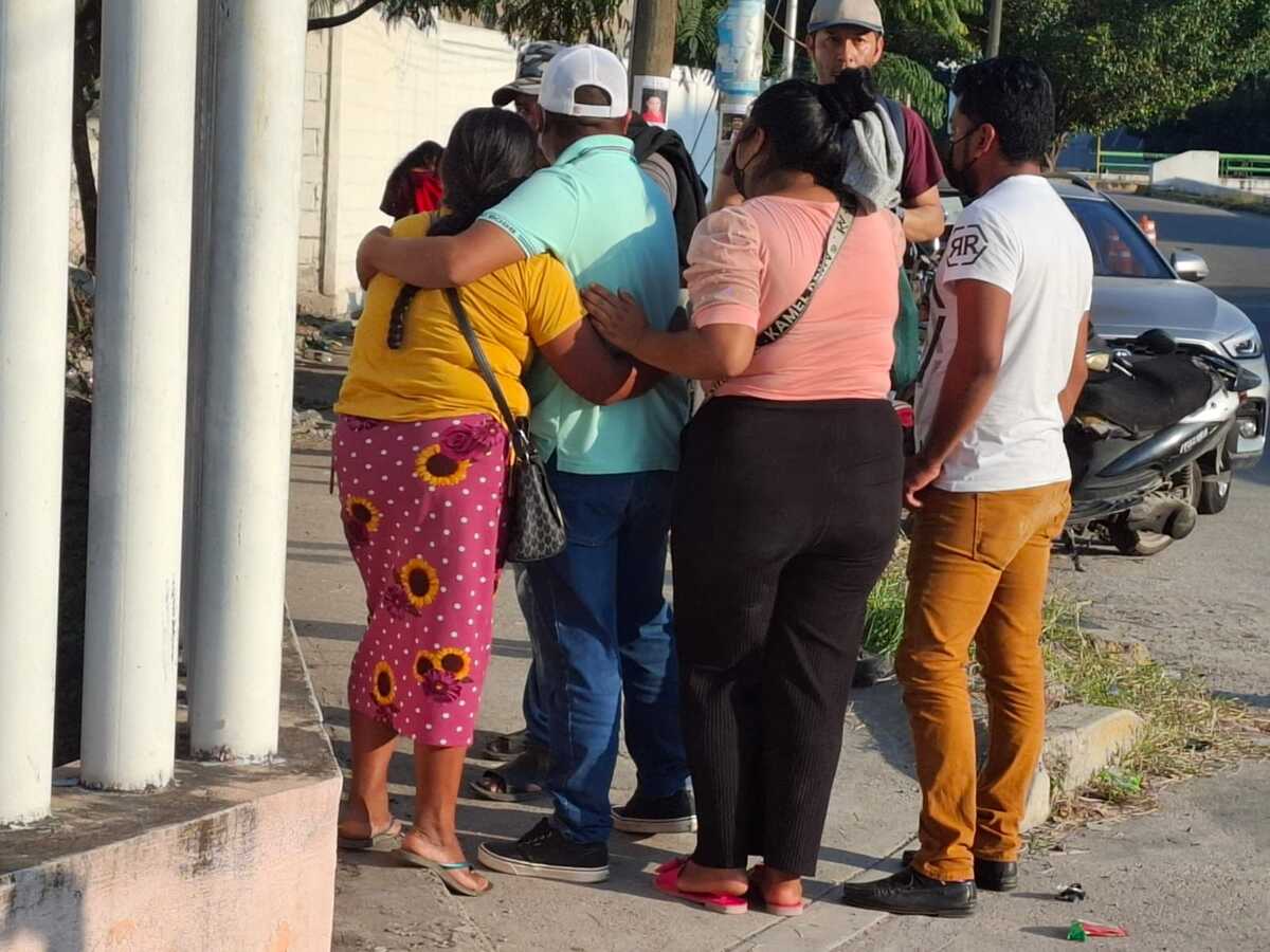 Familiares de las víctimas acudieron a reclamar los cuerpos a la Semefo en Chilpancingo. | Especial