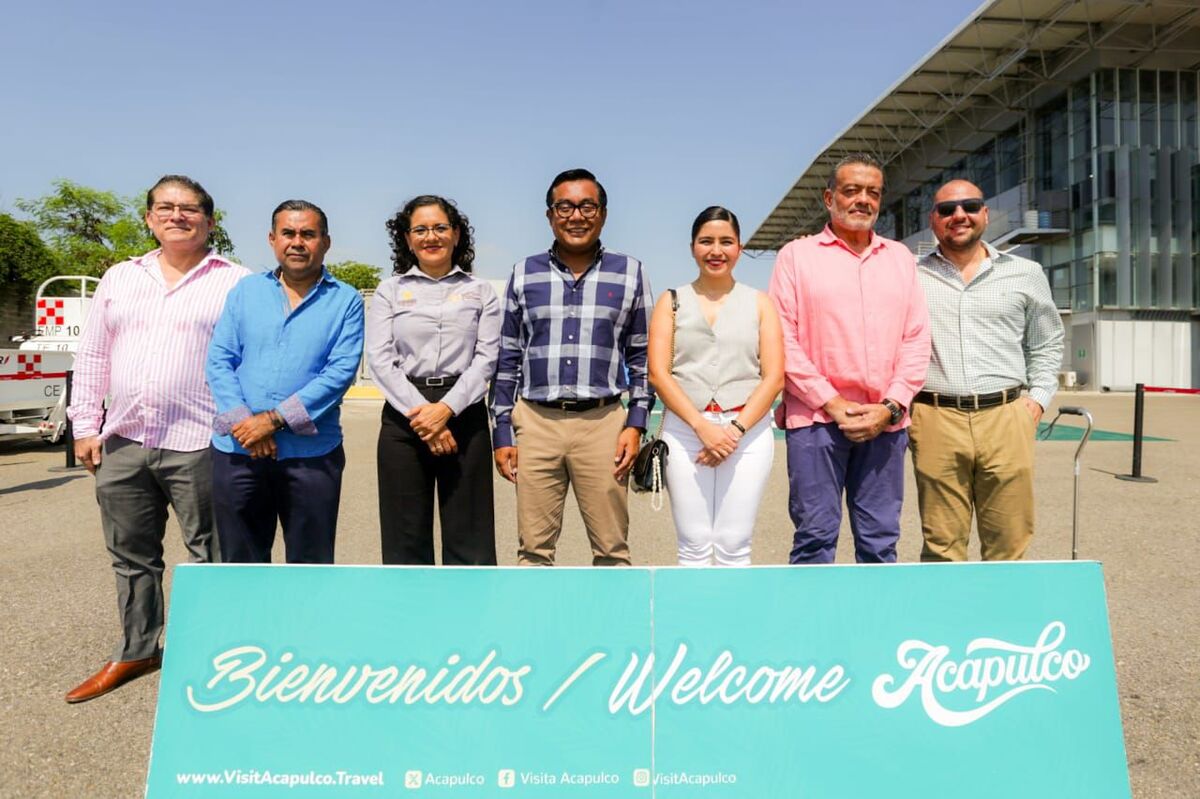 Autoridades del gobierno de Guerrero recibieron primer vuelo directo desde Dallas (foto: especial)