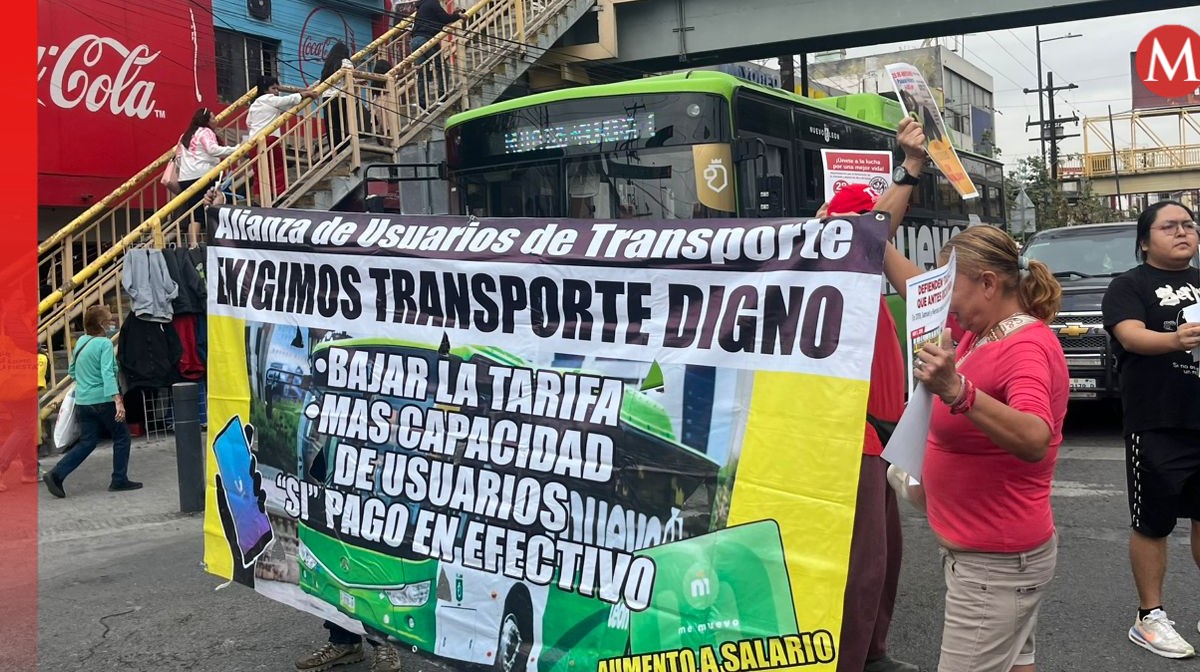 Protesta por el precio de camión en Monterrey. Foto: Susana Paredes