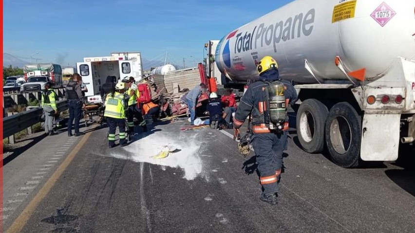 Camión se queda sin frenos y provoca choque múltiple en la México-Puebla; deja dos muertos