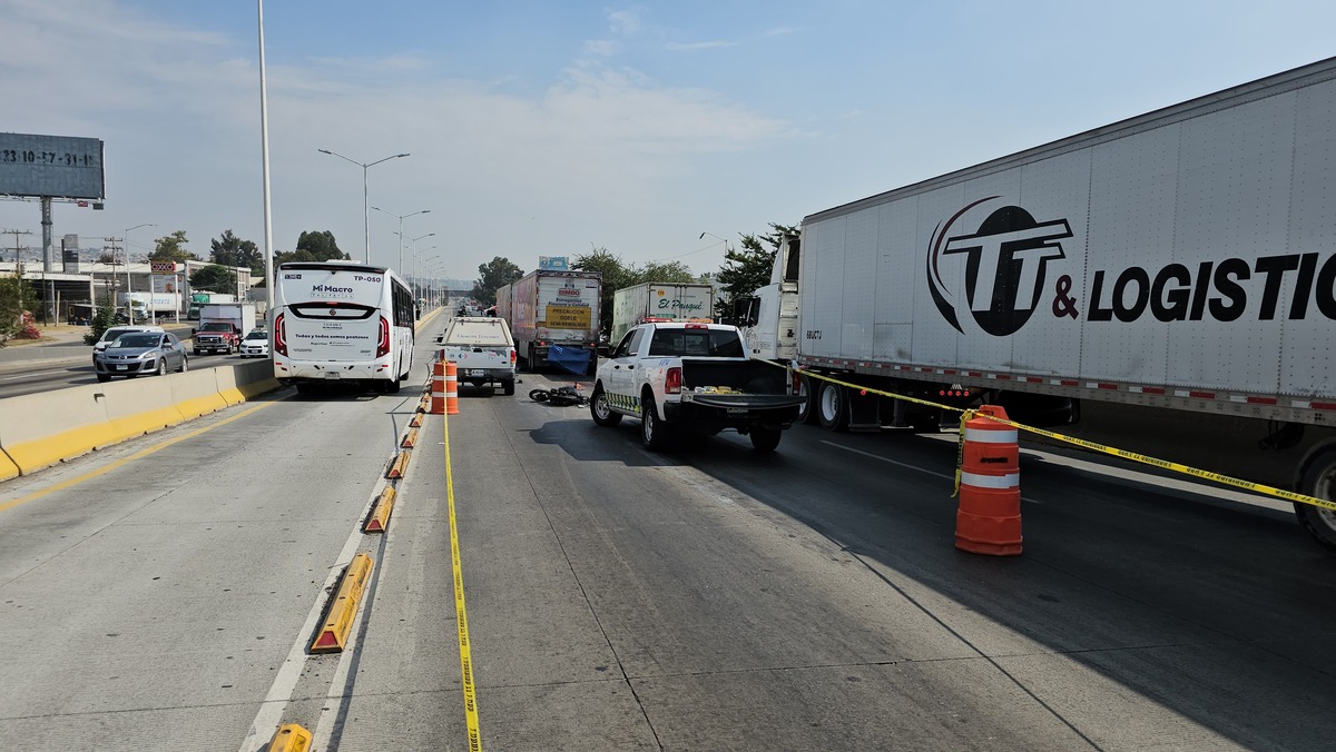 El accidente ocurrió en los carriles centrales de Periférico Sur. (Juan Carlos Munguía)