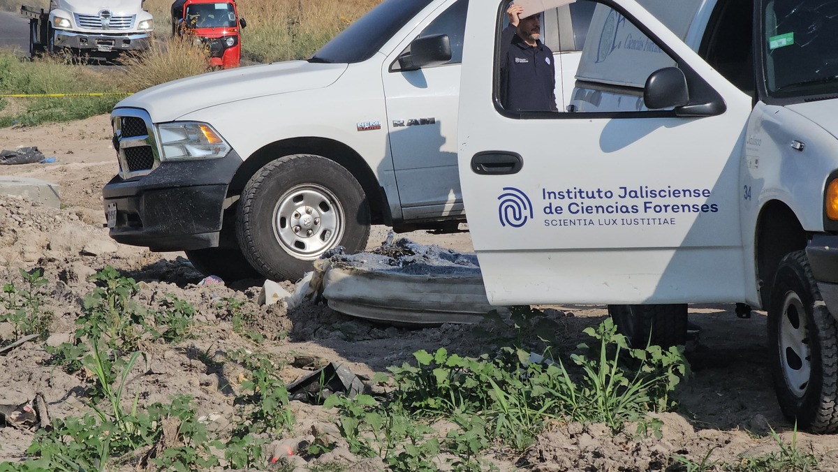El colchón fue abandonado a un costado del fraccionamiento Cañadas del Bosque. (Juan Munguía)