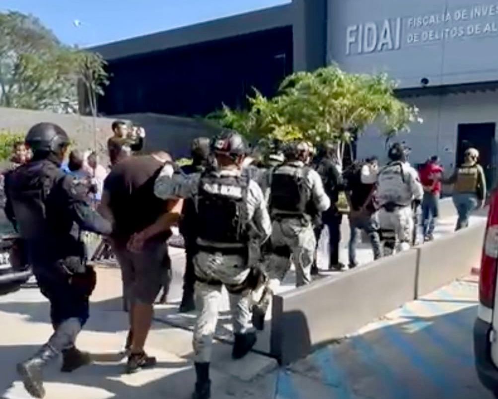 En total se detuvieron a cinco presuntos criminales.