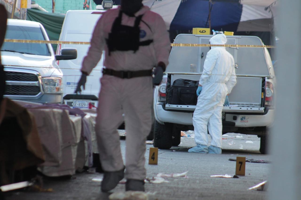 Balacera en tianguis deja a una madre y su hija gravemente heridas; hay una persona