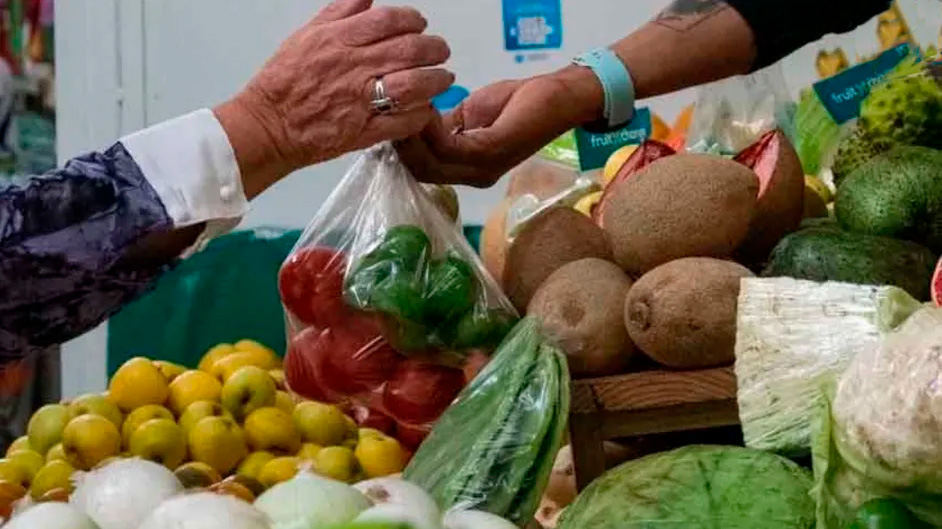 Canasta básica no podrá exceder los 910 pesos: Sheinbaum e Iniciativa Privada firman acuerdos