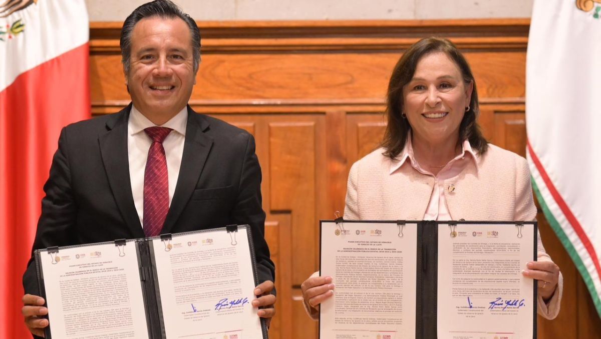 Cuitláhuac García Jiménez y Rocío Nahle García atestiguaron los gabinetes entrante y saliente. | Especial